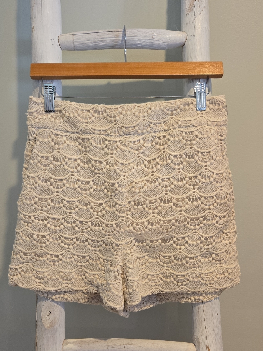 Express Cream Crochet High-Rise Lace Shorts Size 6 NWT Scalloped Edges Summer